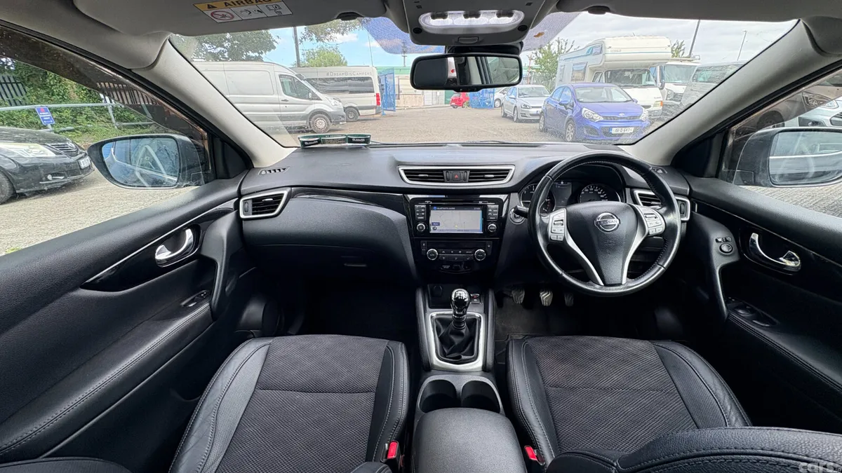 Nissan Qashqai Hatchback, Diesel, 2015, Black