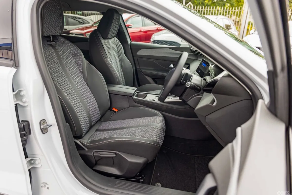 Peugeot 408 Hatchback, Petrol, 2026, White