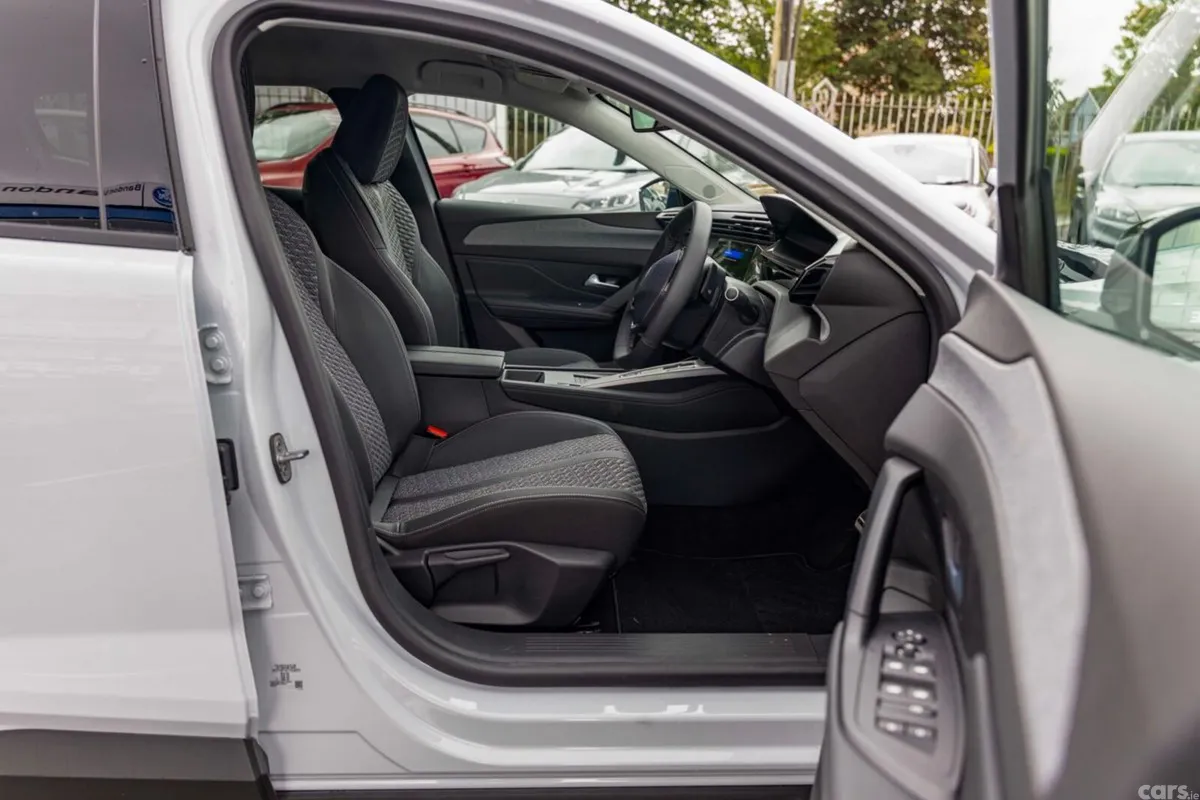 Peugeot 408 Hatchback, Petrol, 2026, White