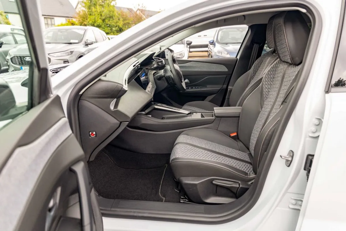 Peugeot 408 Hatchback, Petrol, 2026, White