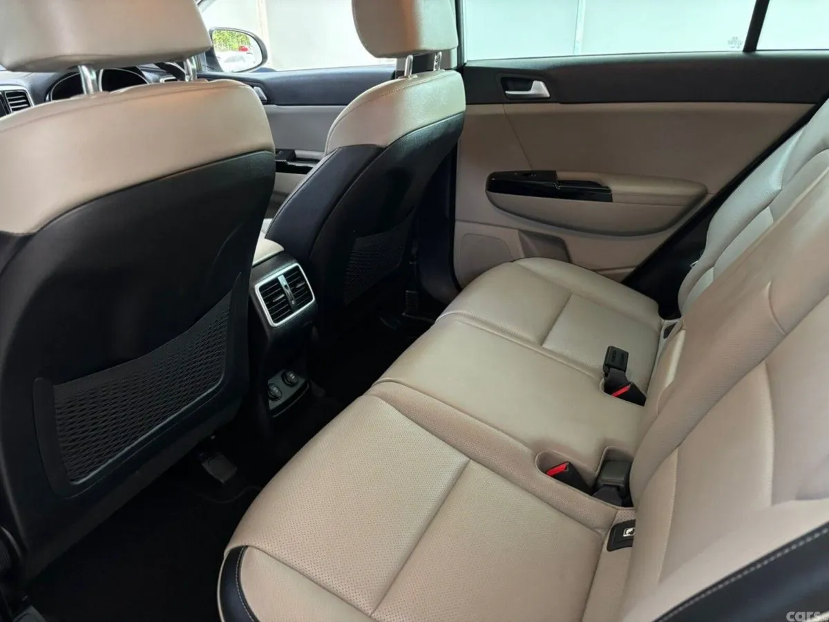 Kia Sportage SUV, Diesel Hybrid, 2021, White