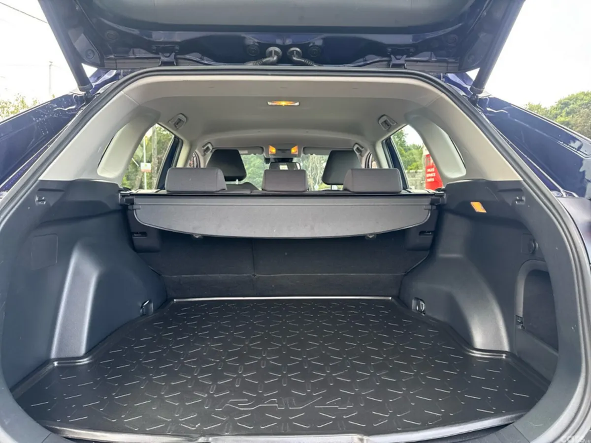 Toyota RAV4 SUV, Petrol Hybrid, 2022, Blue