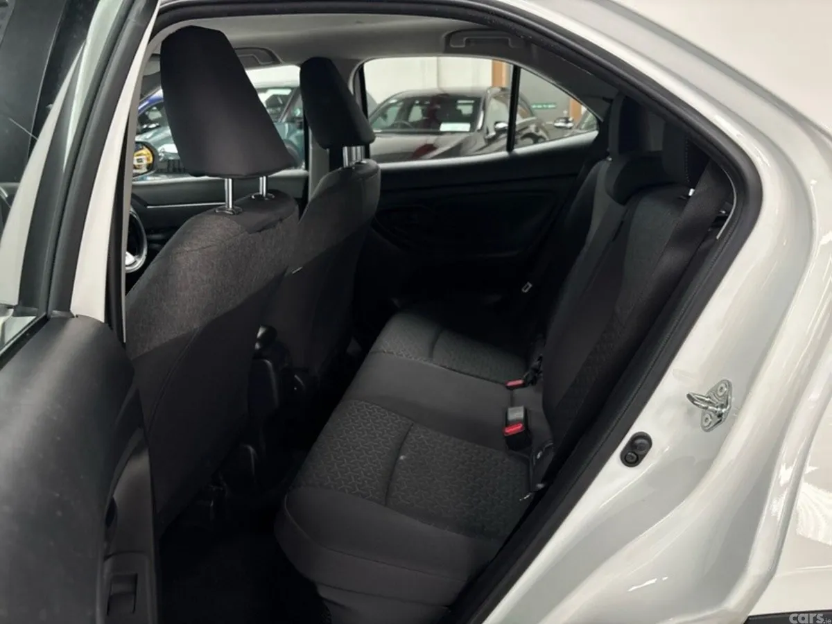 Toyota Yaris Cross SUV, Petrol Hybrid, 2023, White