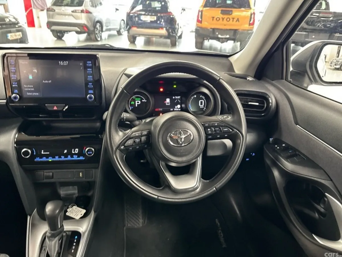 Toyota Yaris Cross SUV, Petrol Hybrid, 2023, White