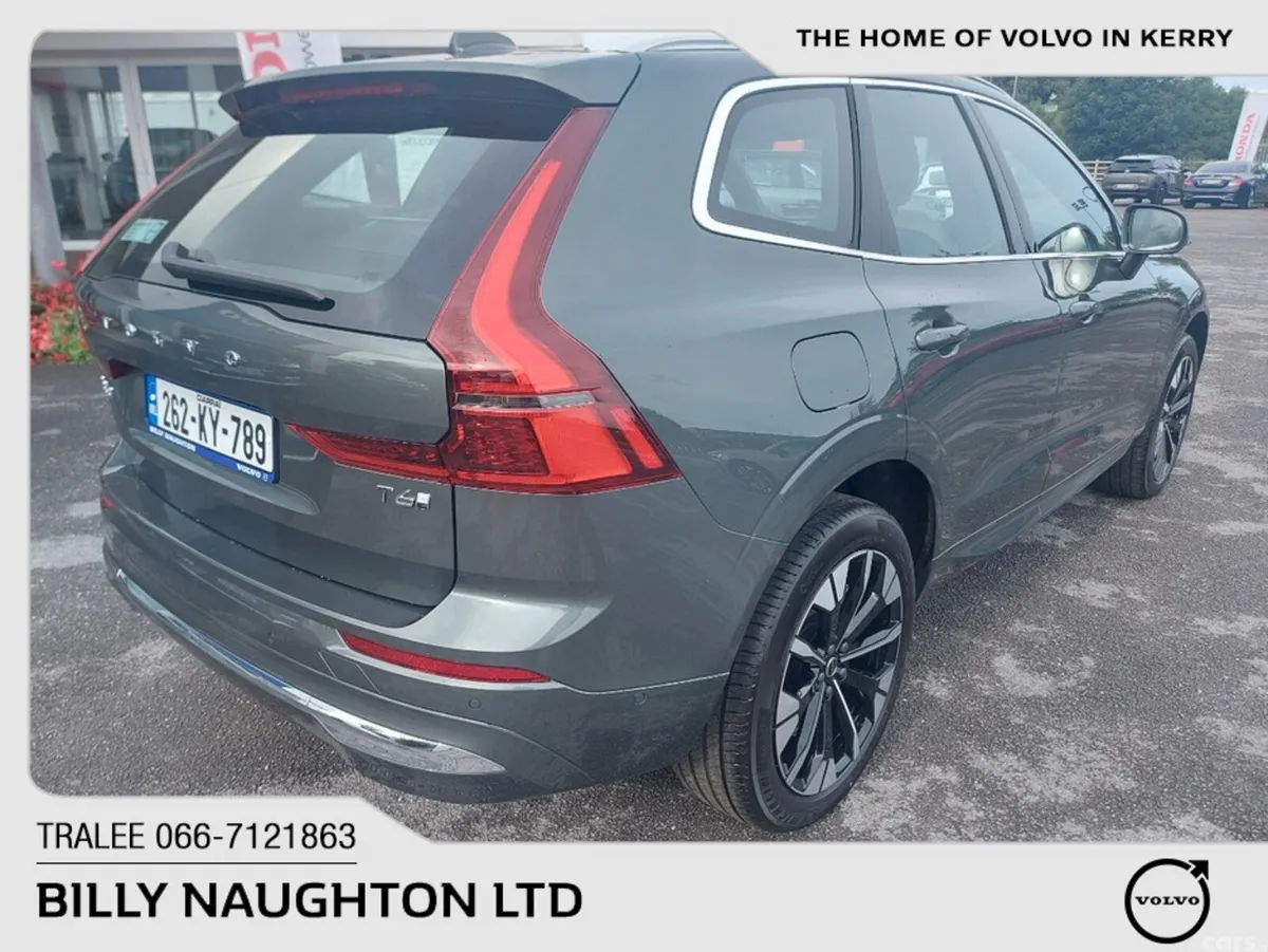 Volvo XC60 SUV, Petrol Plug-in Hybrid, 2026, Green