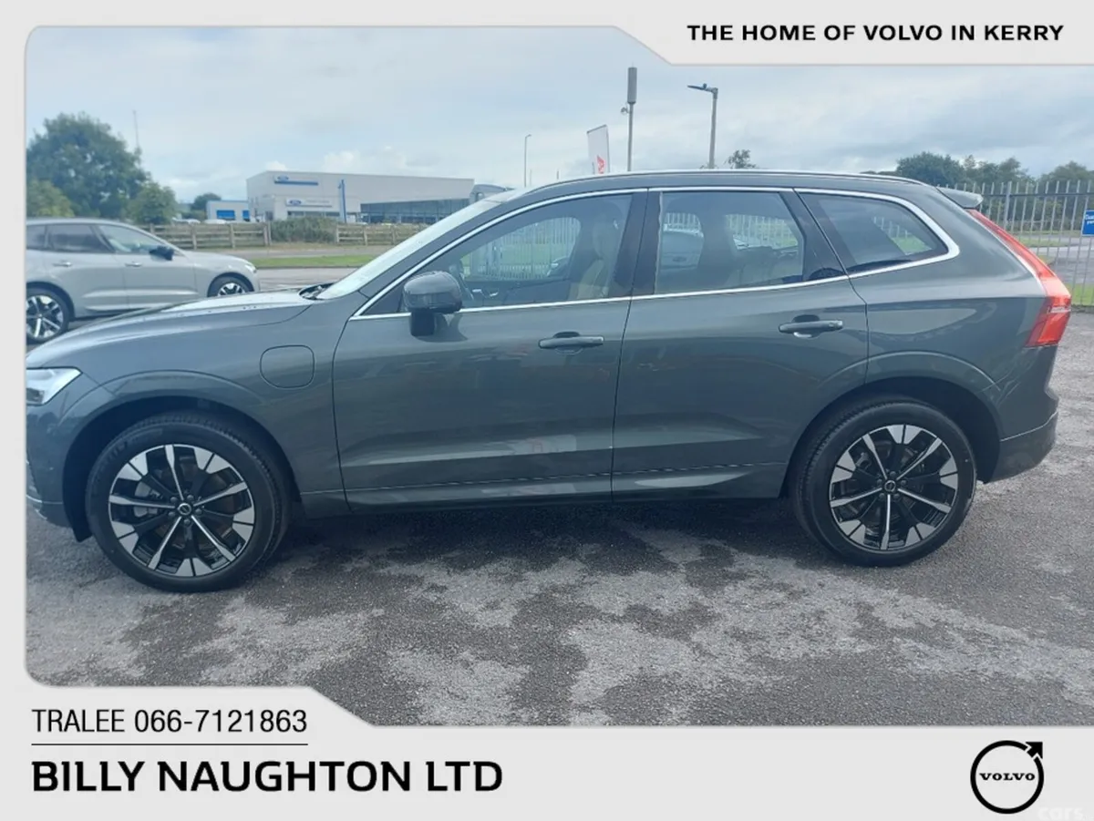 Volvo XC60 SUV, Petrol Plug-in Hybrid, 2026, Green