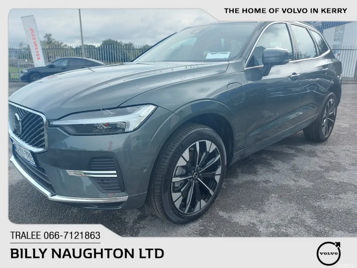 Volvo XC60 SUV, Petrol Plug-in Hybrid, 2026, Green