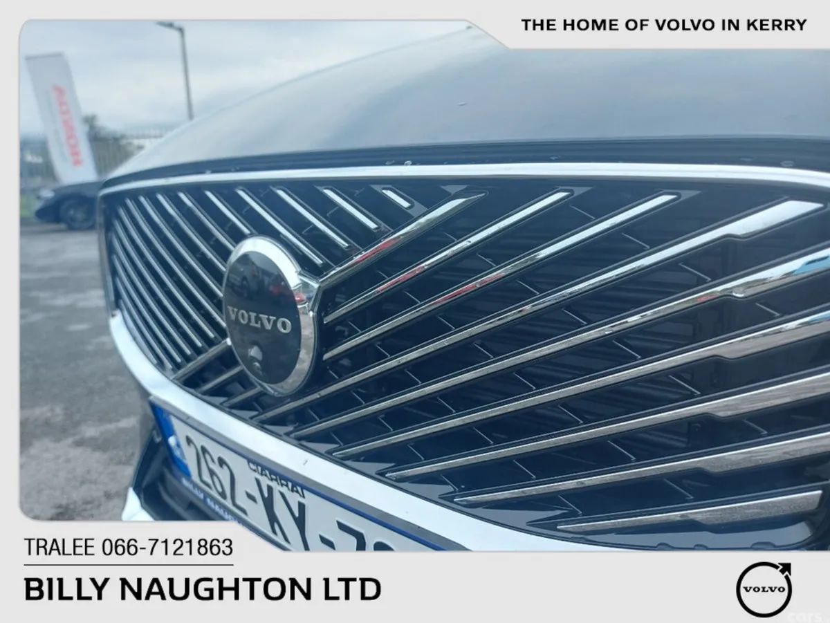 Volvo XC60 SUV, Petrol Plug-in Hybrid, 2026, Green