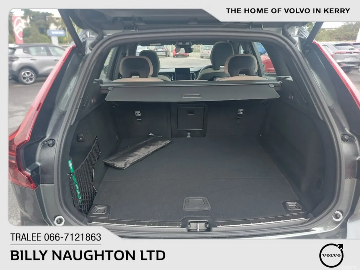 Volvo XC60 SUV, Petrol Plug-in Hybrid, 2026, Green