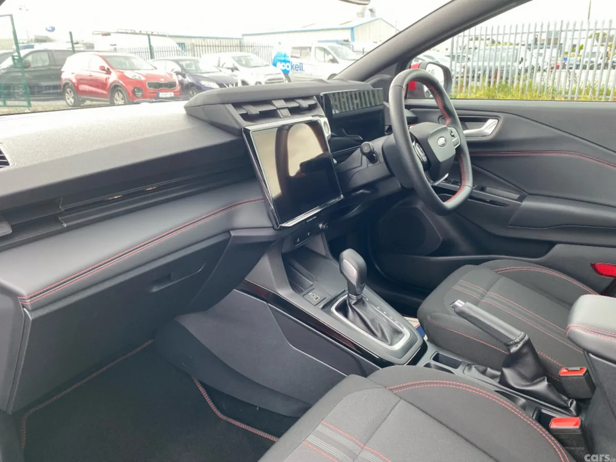 Ford Puma MPV, Petrol, 2025, Red