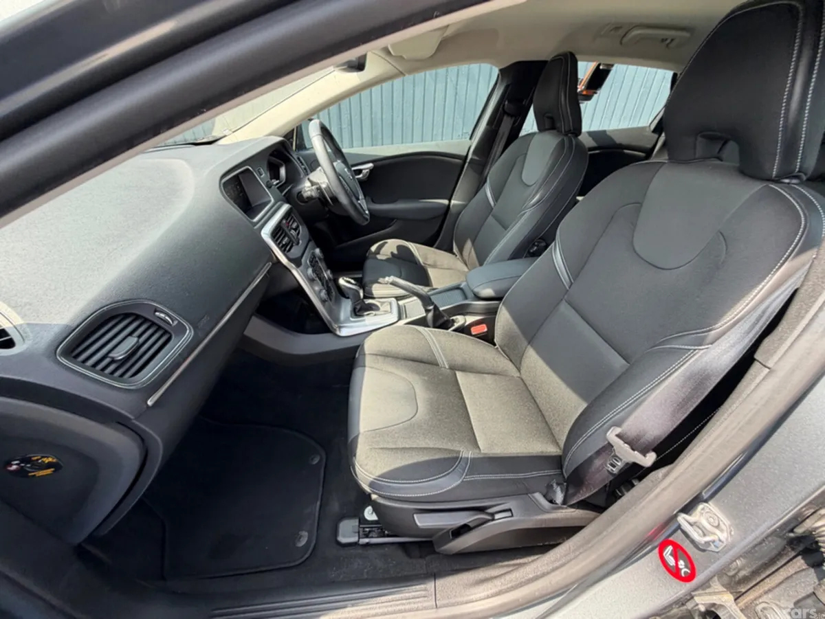 Volvo V40 Hatchback, Diesel, 2018, Grey