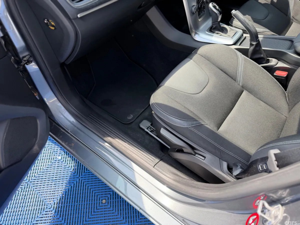 Volvo V40 Hatchback, Diesel, 2018, Grey