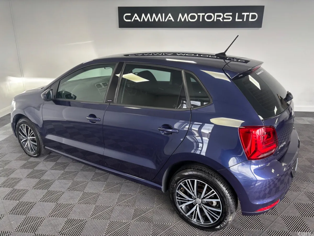 Volkswagen Polo Hatchback, Petrol, 2016, Blue