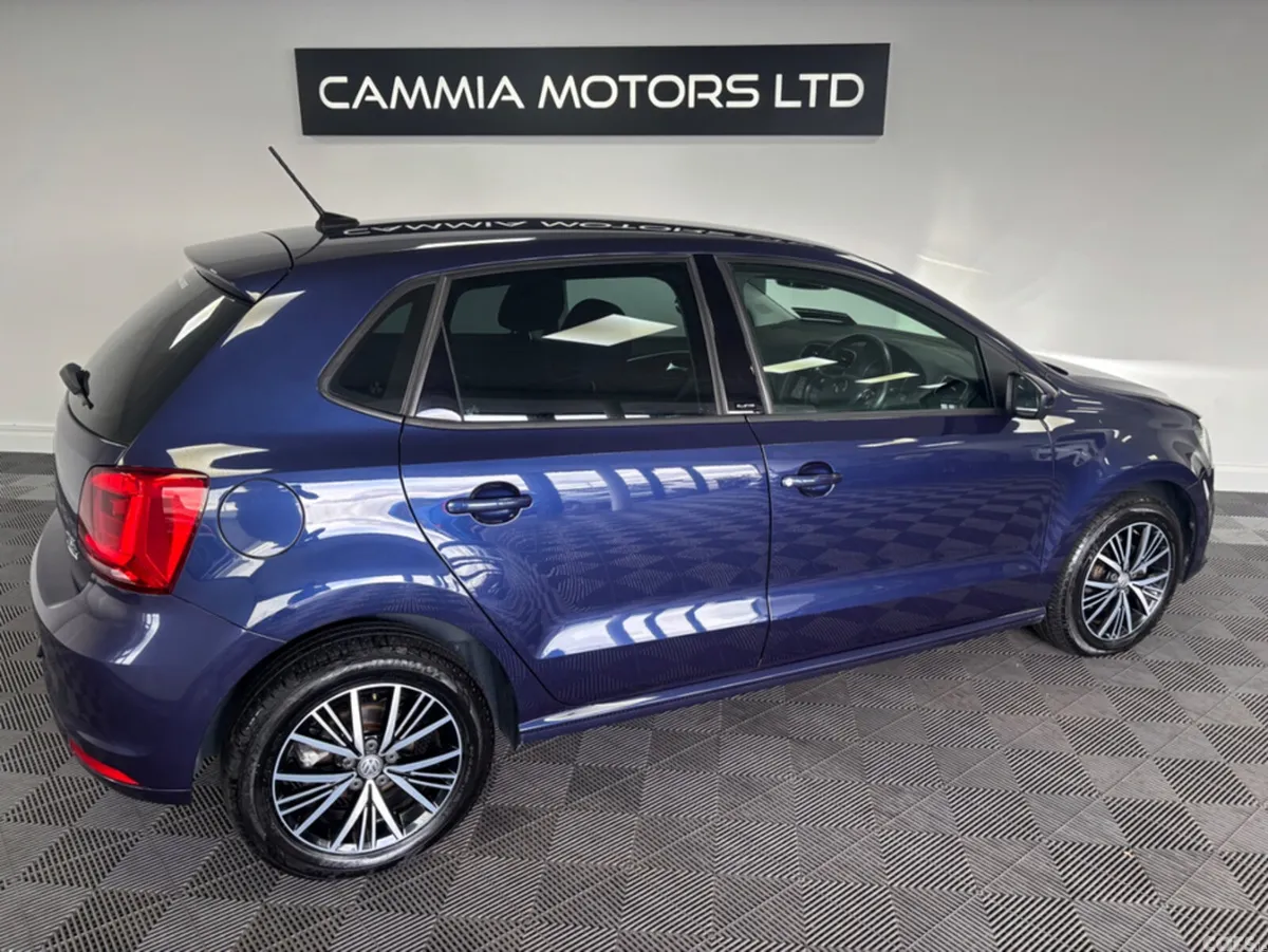 Volkswagen Polo Hatchback, Petrol, 2016, Blue