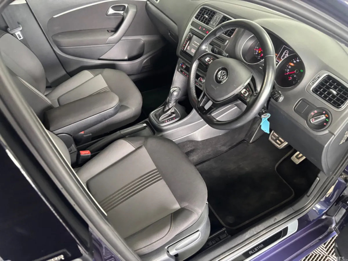 Volkswagen Polo Hatchback, Petrol, 2016, Blue