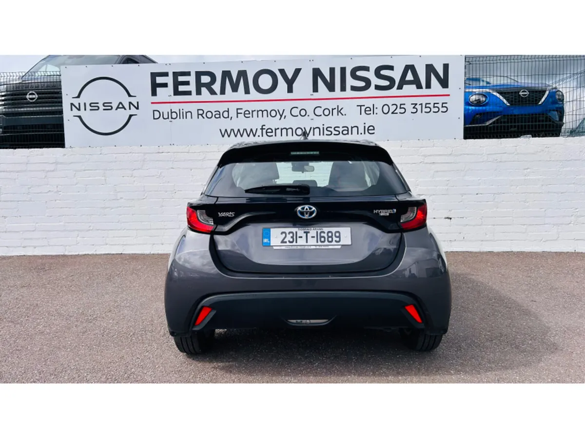 Toyota Yaris Hatchback, Petrol Hybrid, 2023, Grey