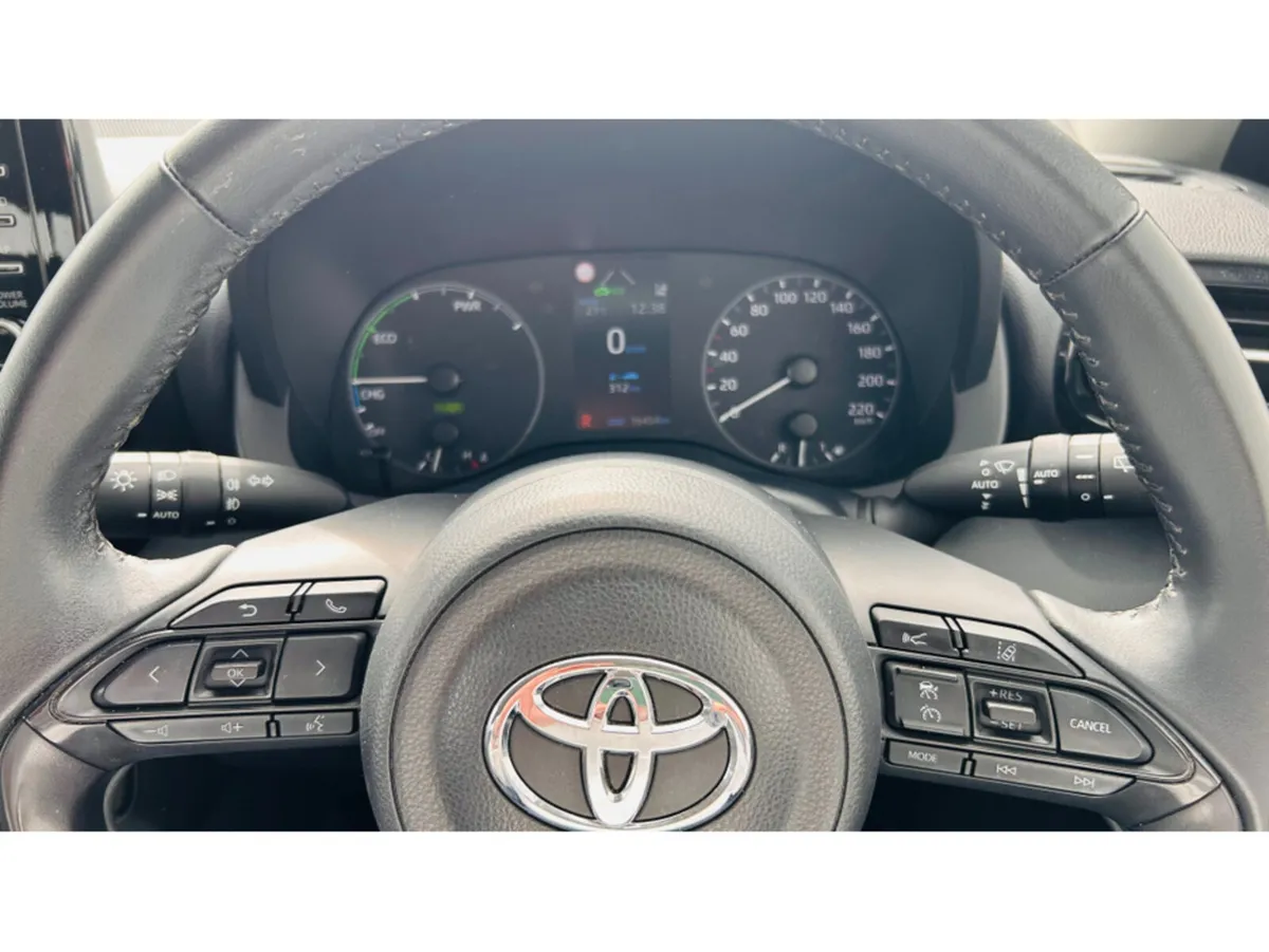 Toyota Yaris Hatchback, Petrol Hybrid, 2023, Grey