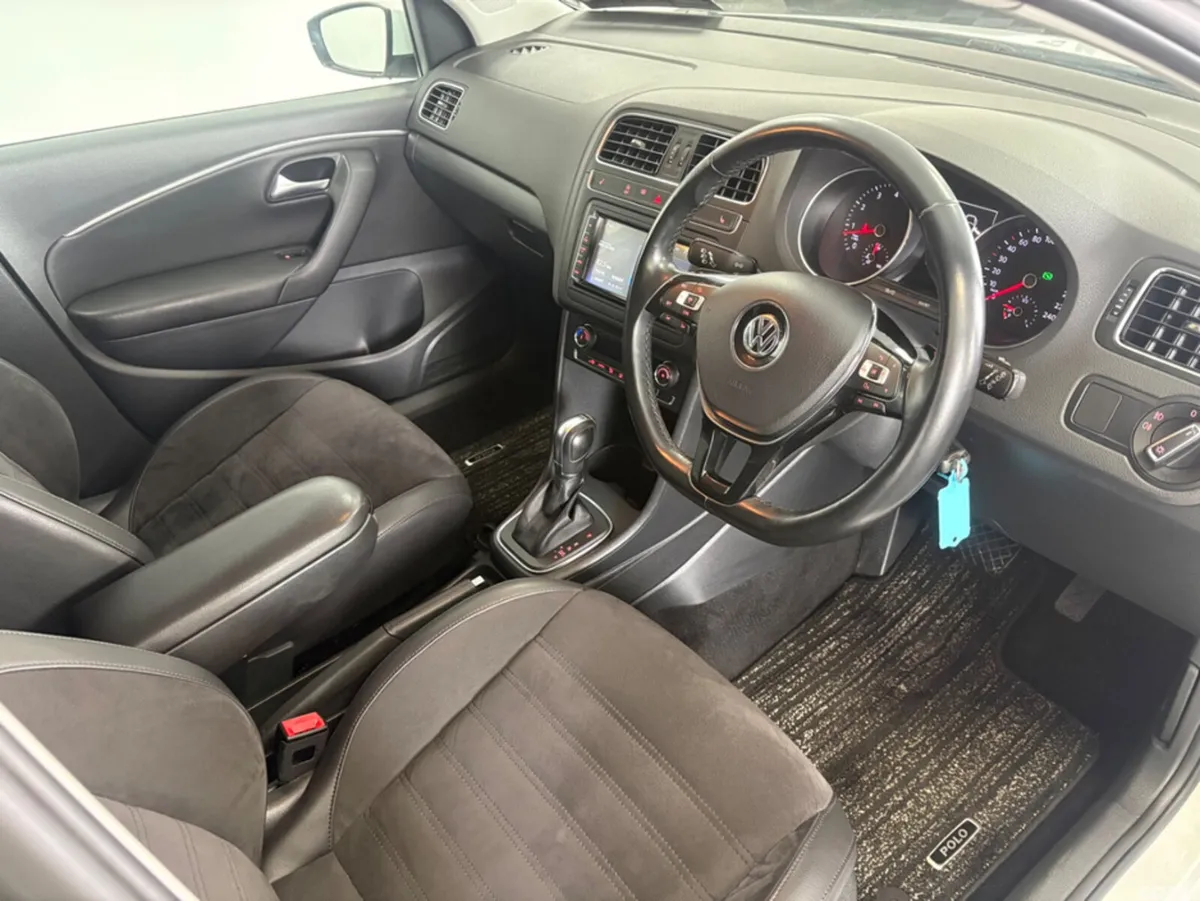 Volkswagen Polo Hatchback, Petrol, 2016, Blue