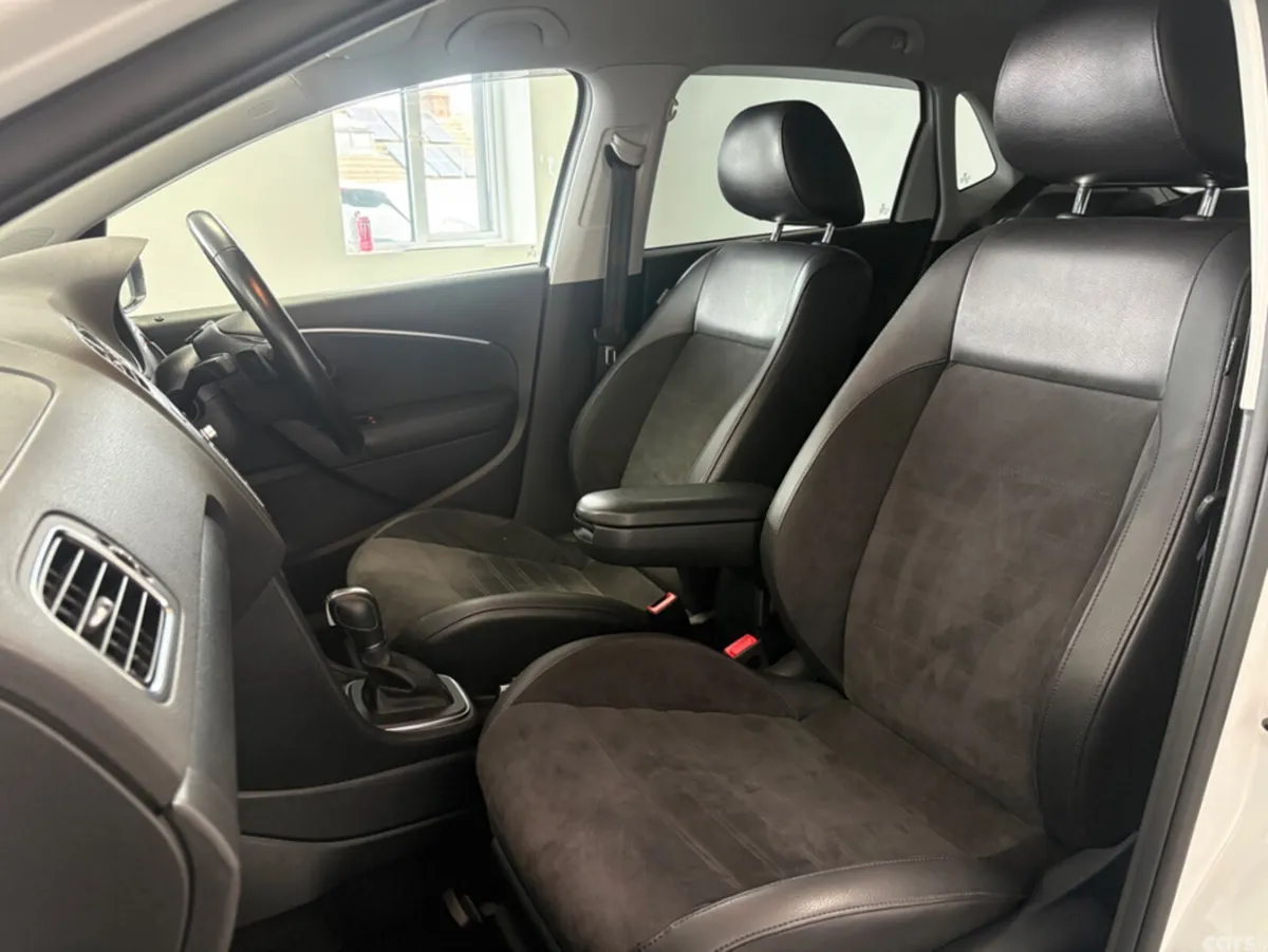 Volkswagen Polo Hatchback, Petrol, 2016, Blue