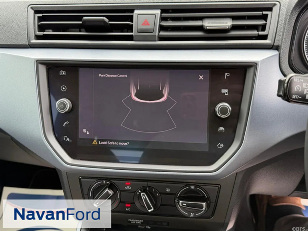 SEAT Arona Hatchback, Petrol, 2021, White