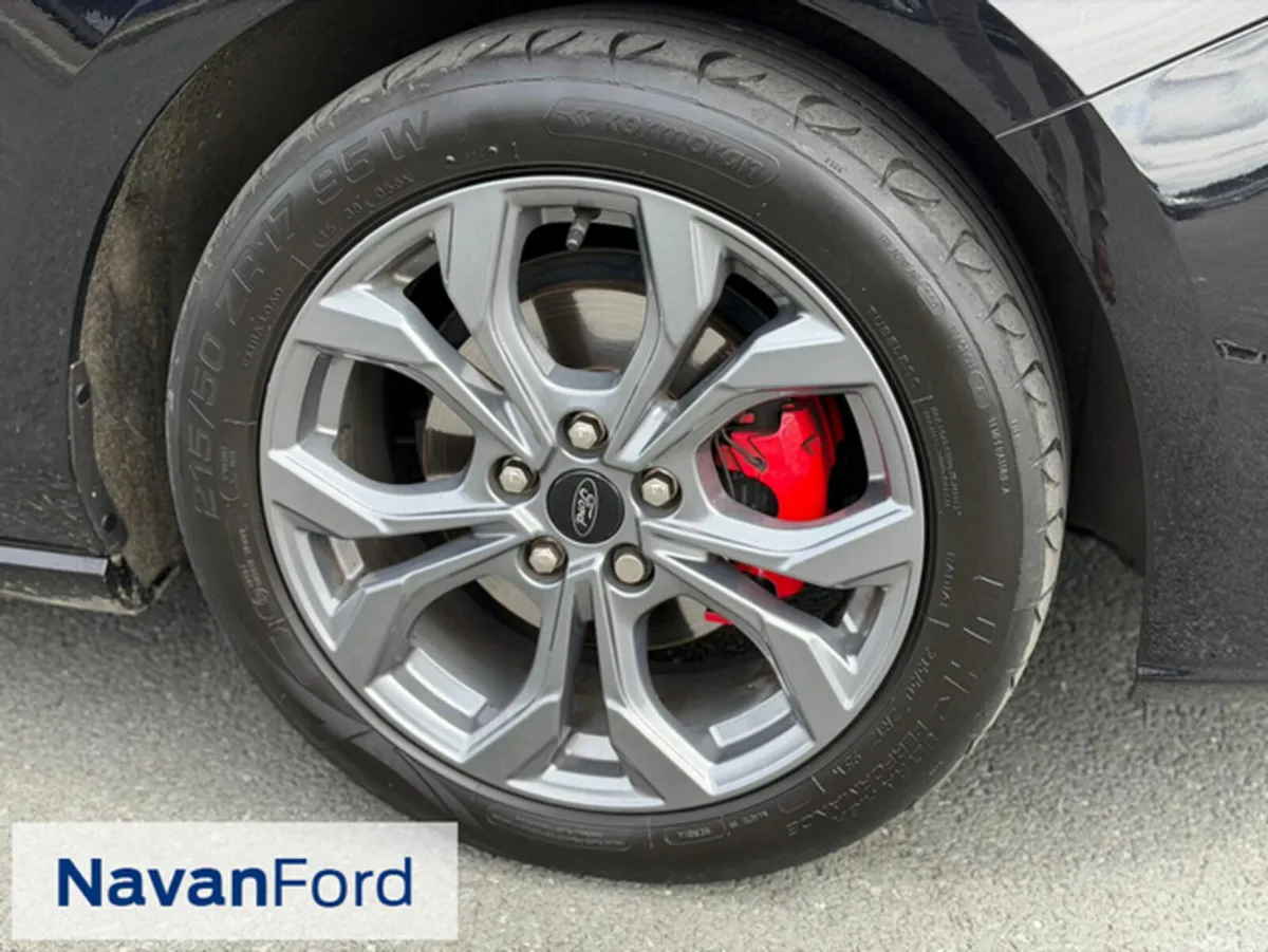 Ford Focus Hatchback, Petrol, 2024, Black
