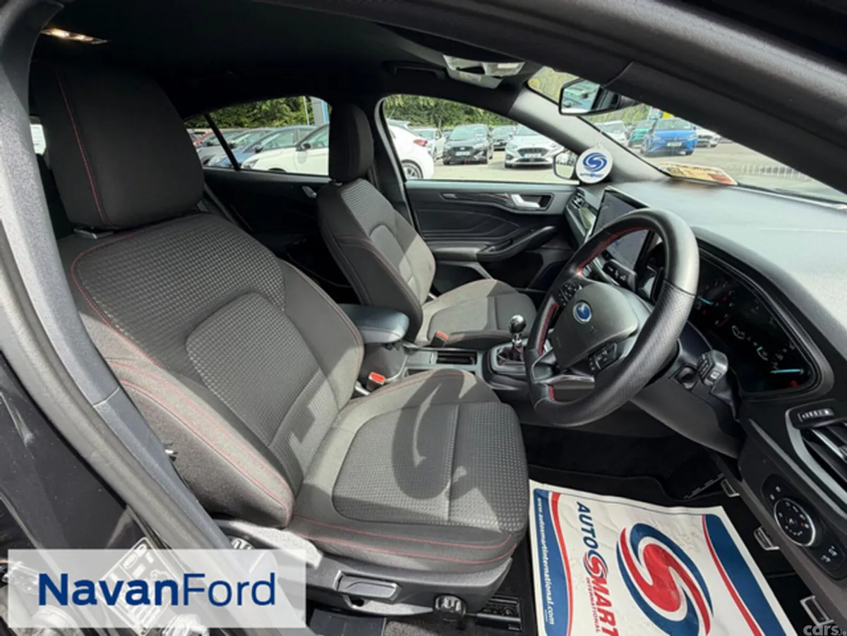 Ford Focus Hatchback, Petrol, 2024, Black