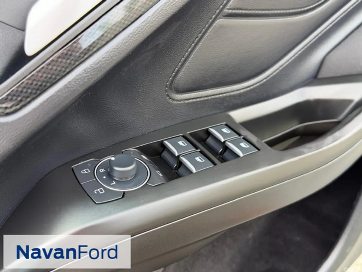 Ford Focus Hatchback, Petrol, 2024, Black