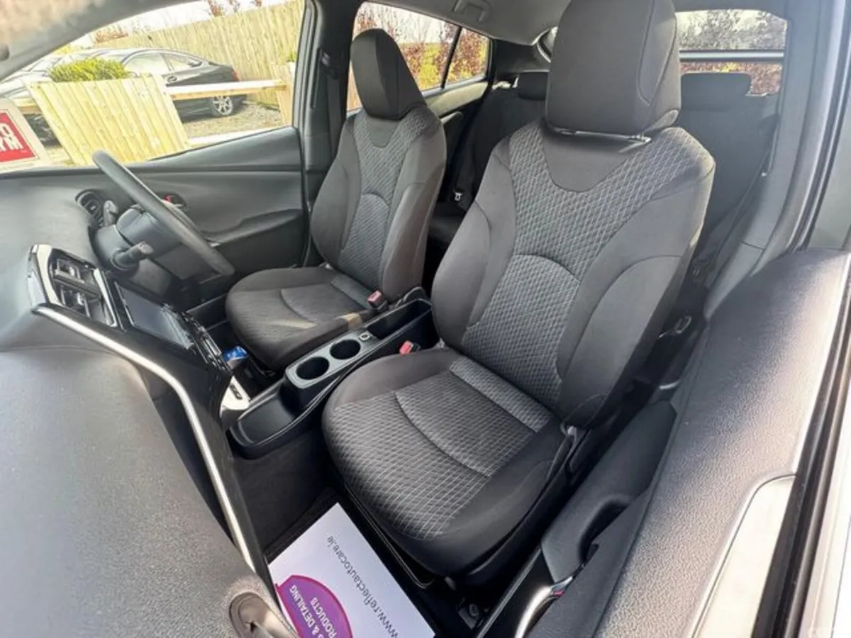 Toyota Prius Hatchback, Petrol Hybrid, 2017, Silver
