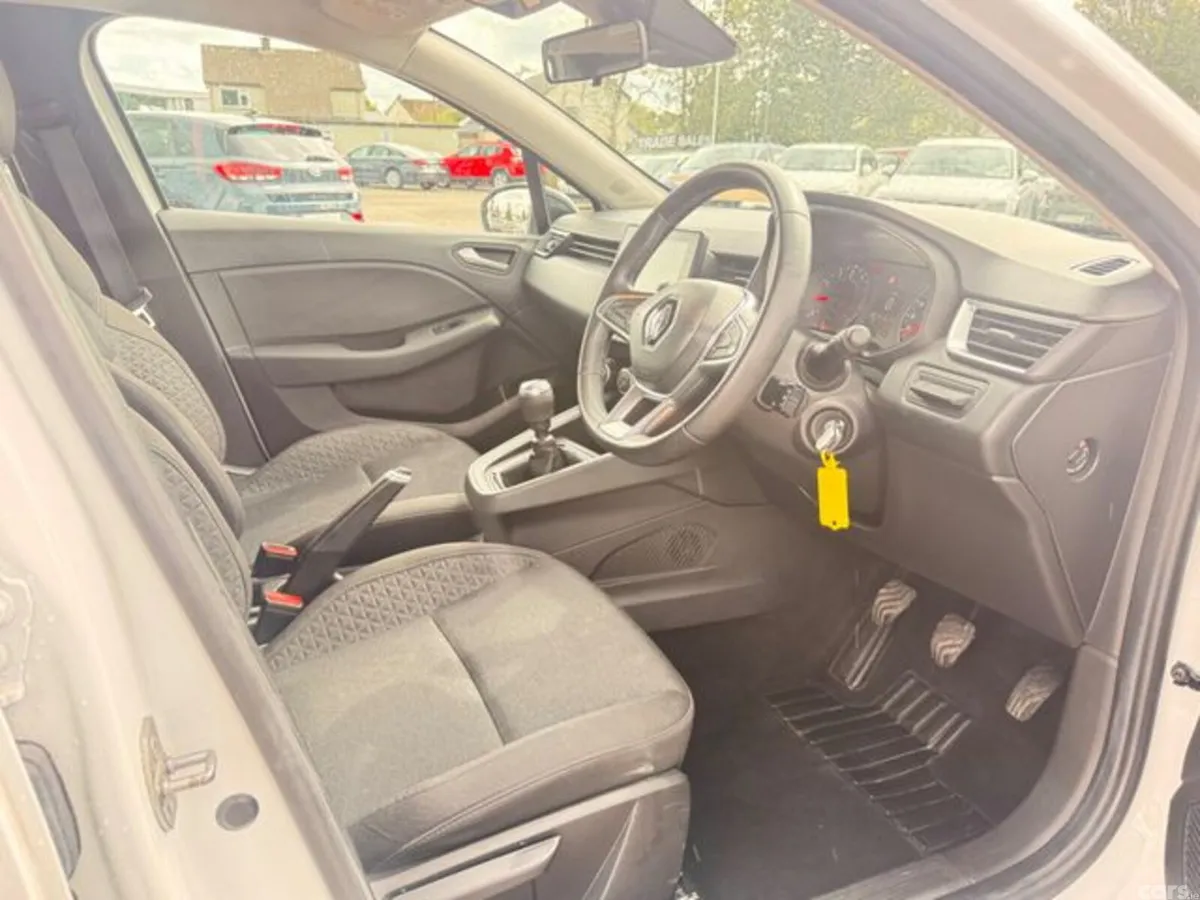 Renault Clio Hatchback, Petrol, 2023, White