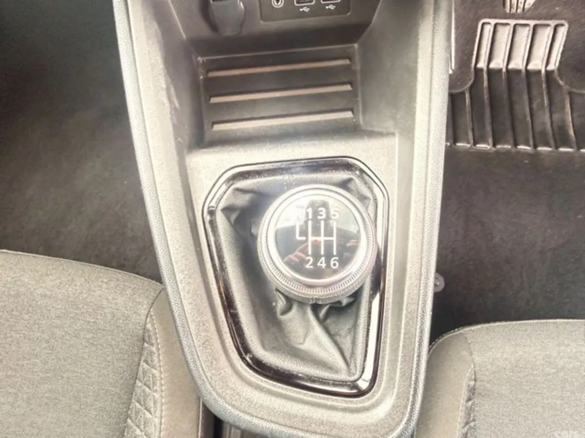 Renault Clio Hatchback, Petrol, 2023, White