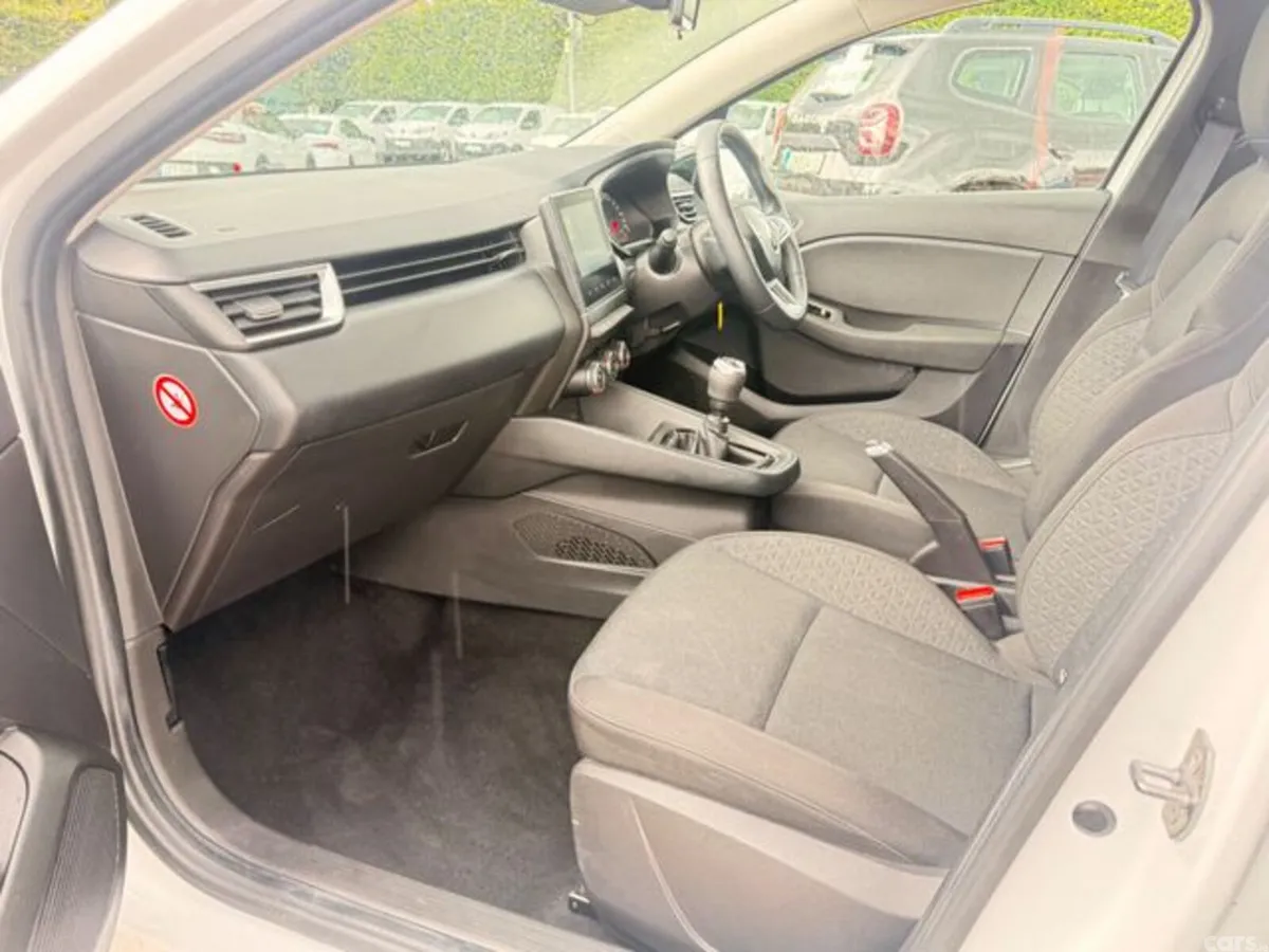 Renault Clio Hatchback, Petrol, 2023, White