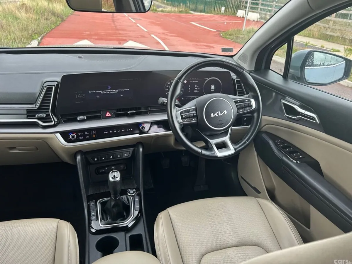 Kia Sportage MPV, Diesel, 2023, Grey