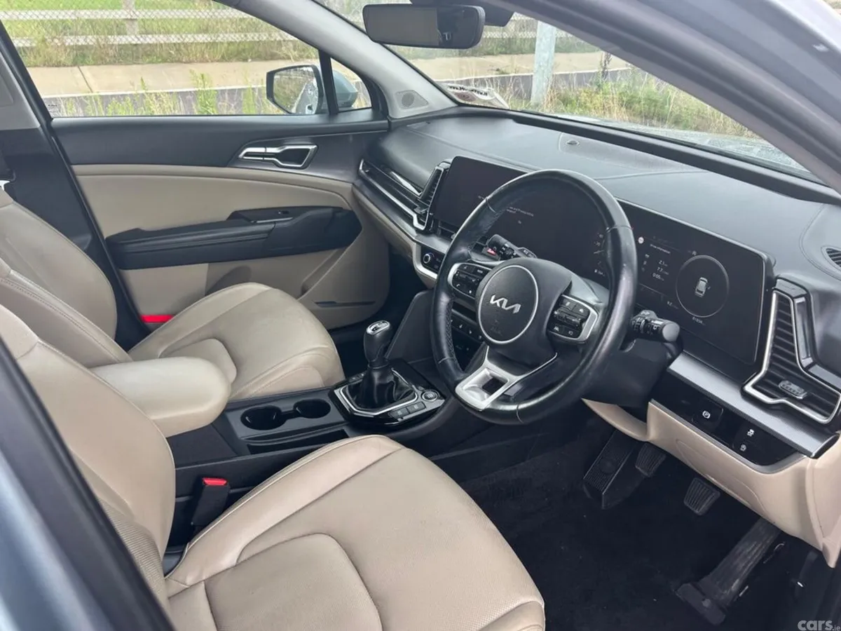 Kia Sportage MPV, Diesel, 2023, Grey