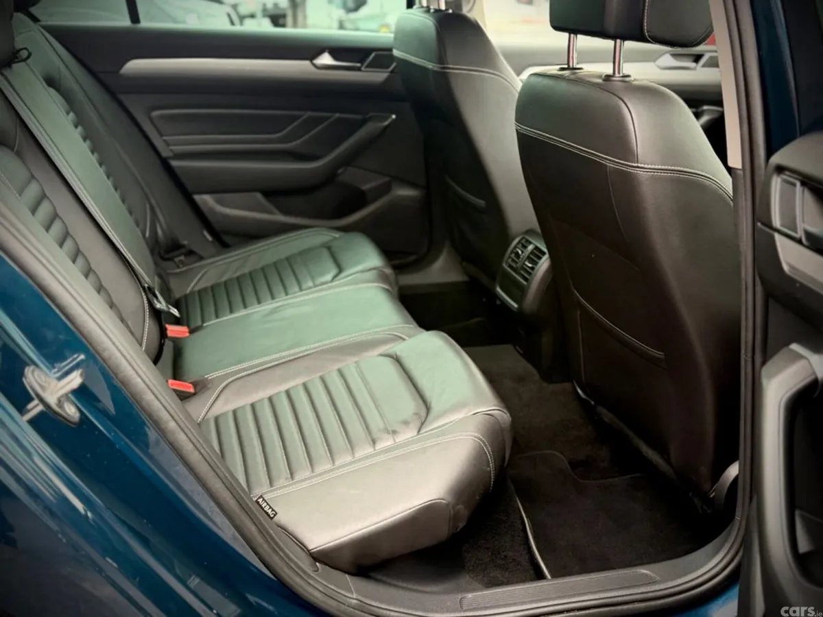 Volkswagen Passat Saloon, Diesel, 2020, Blue