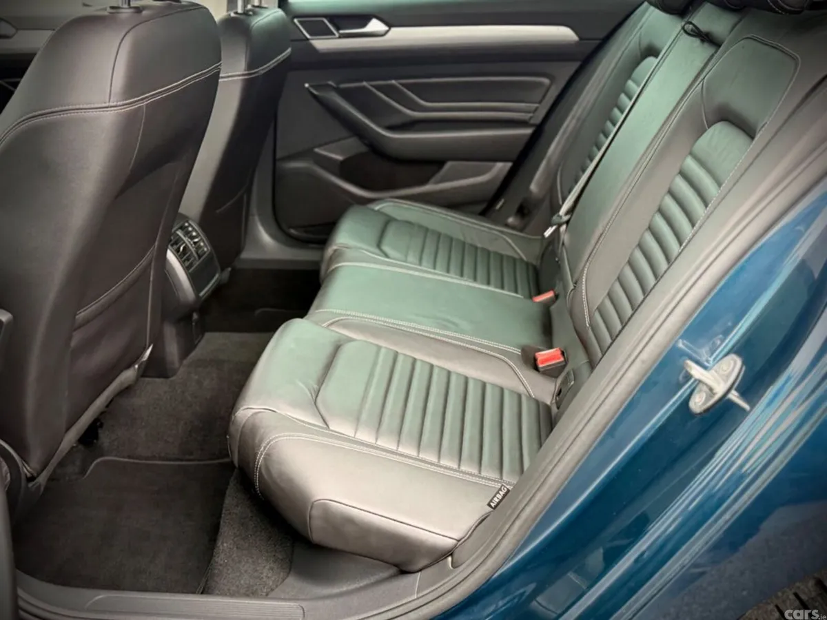 Volkswagen Passat Saloon, Diesel, 2020, Blue