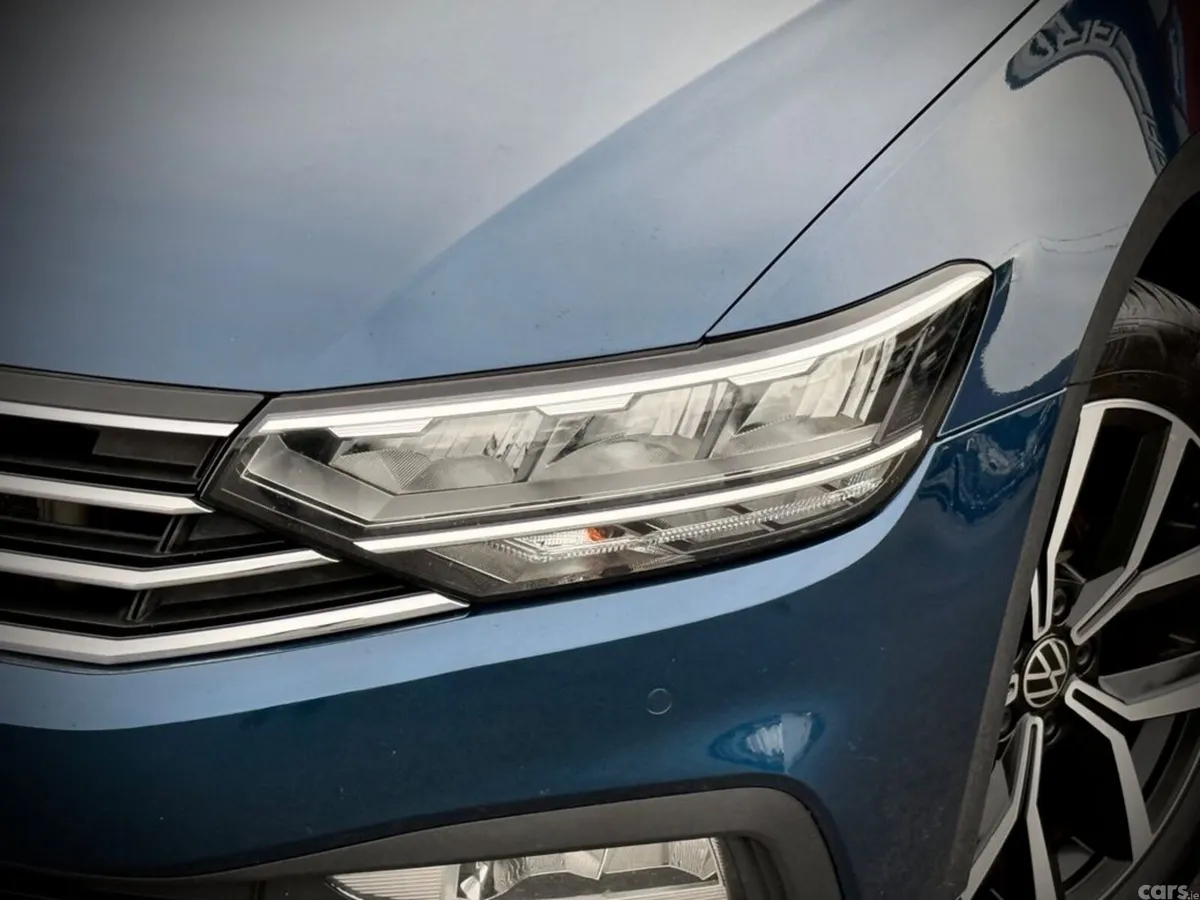 Volkswagen Passat Saloon, Diesel, 2020, Blue