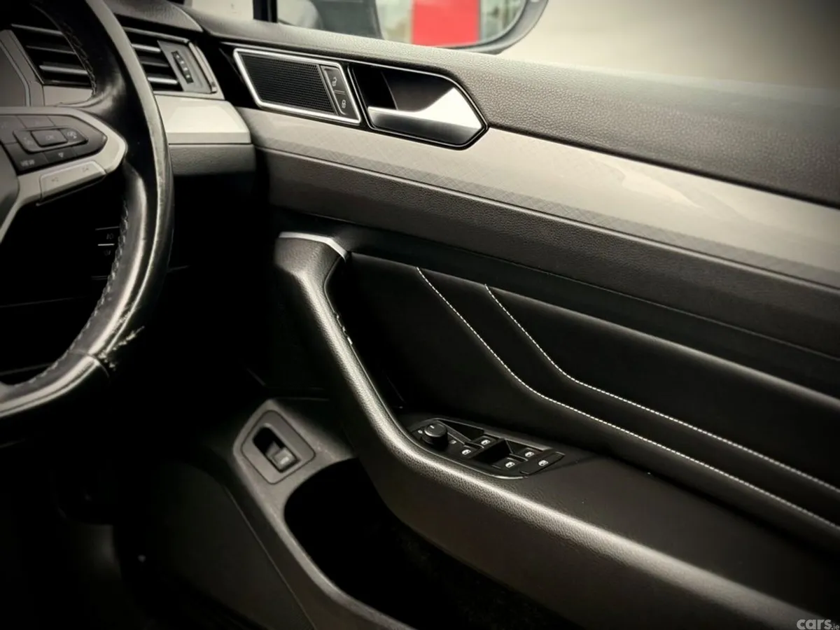 Volkswagen Passat Saloon, Diesel, 2020, Blue