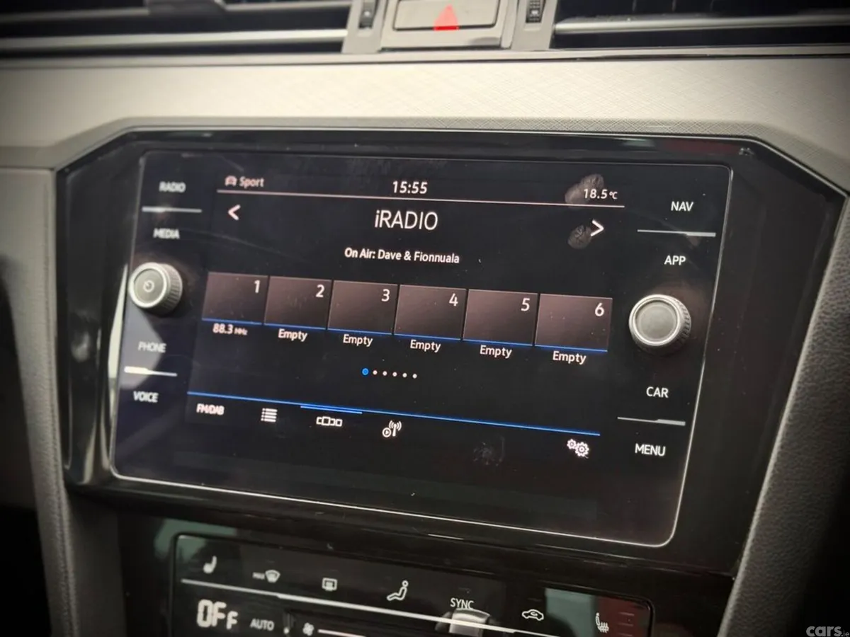 Volkswagen Passat Saloon, Diesel, 2020, Blue