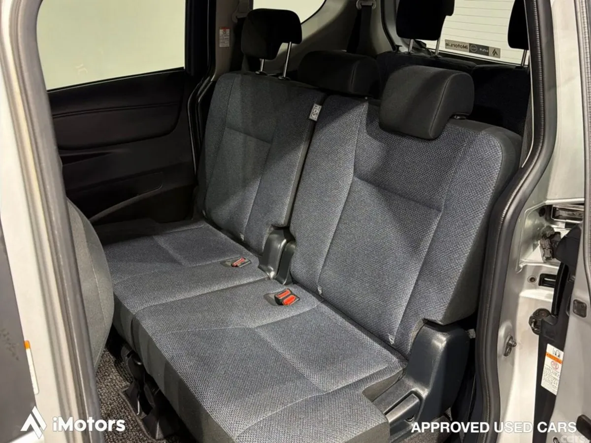Toyota Sienta MPV, Petrol Hybrid, 2017, Silver