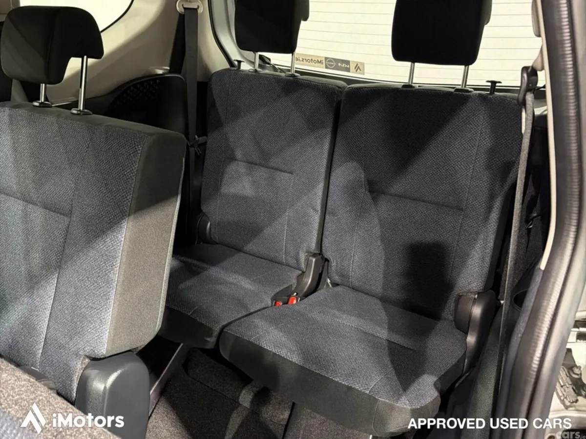 Toyota Sienta MPV, Petrol Hybrid, 2017, Silver