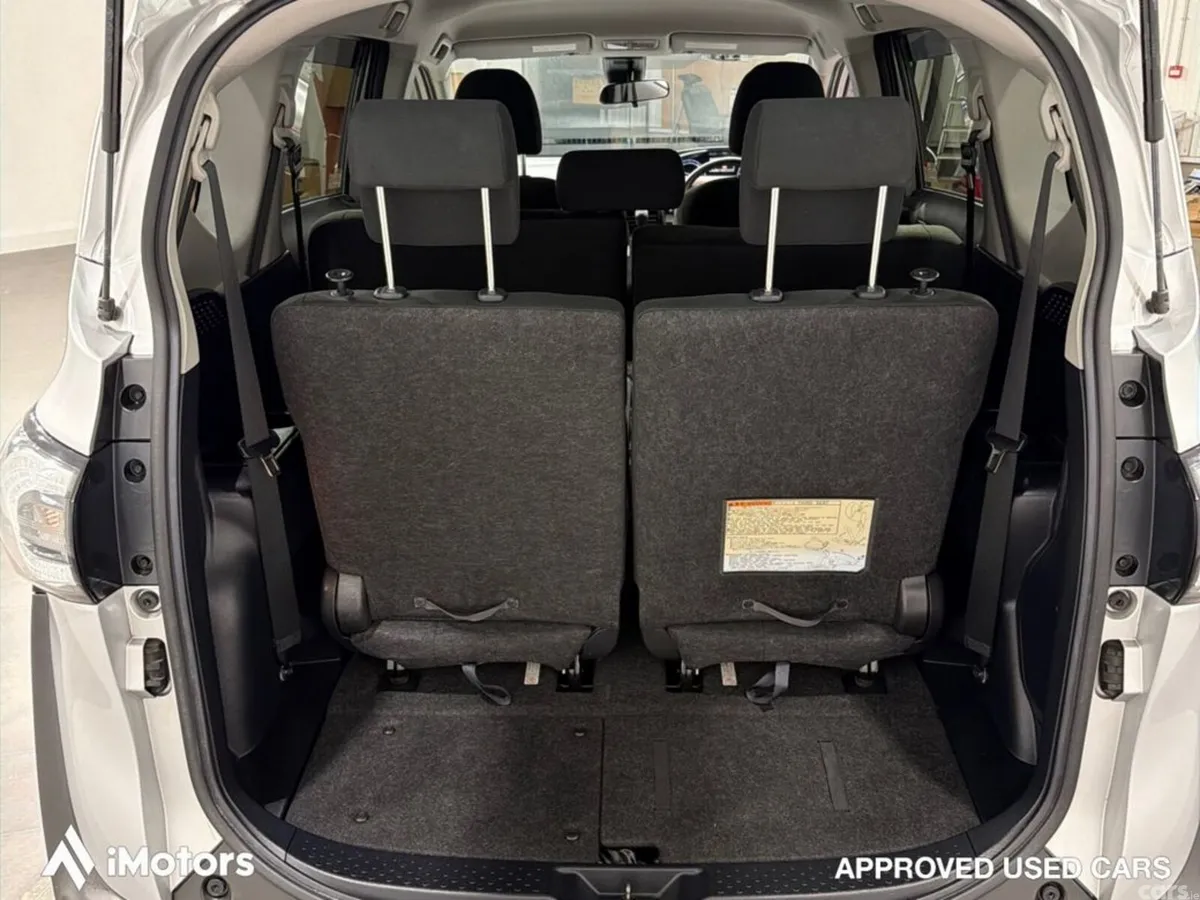 Toyota Sienta MPV, Petrol Hybrid, 2017, Silver