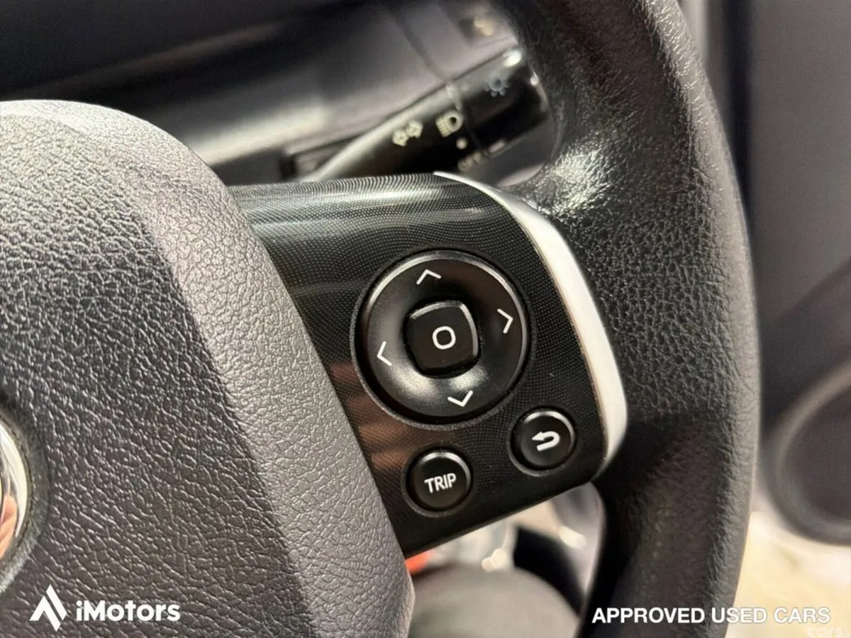 Toyota Sienta MPV, Petrol Hybrid, 2017, Silver