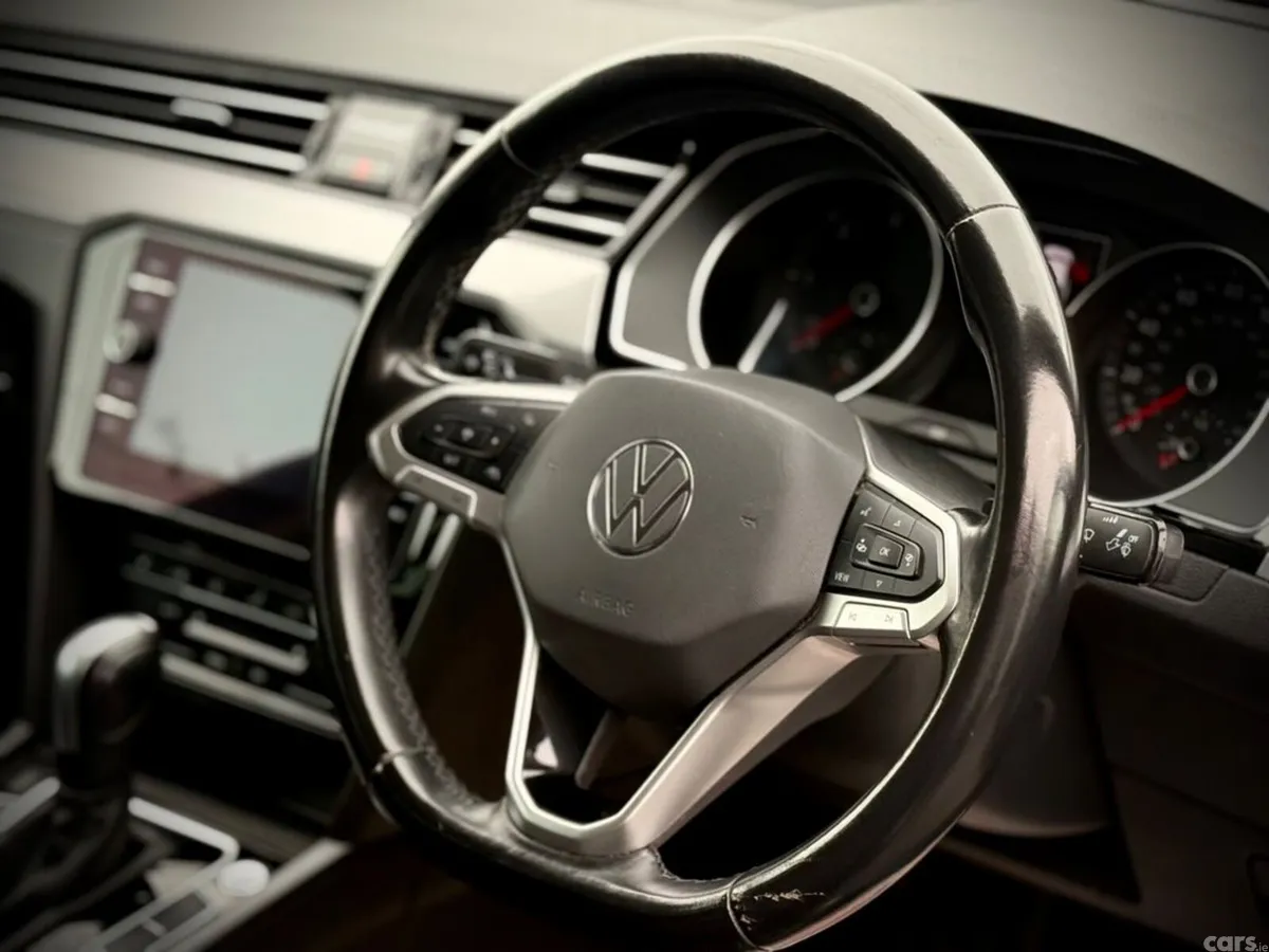 Volkswagen Passat Saloon, Diesel, 2020, Blue