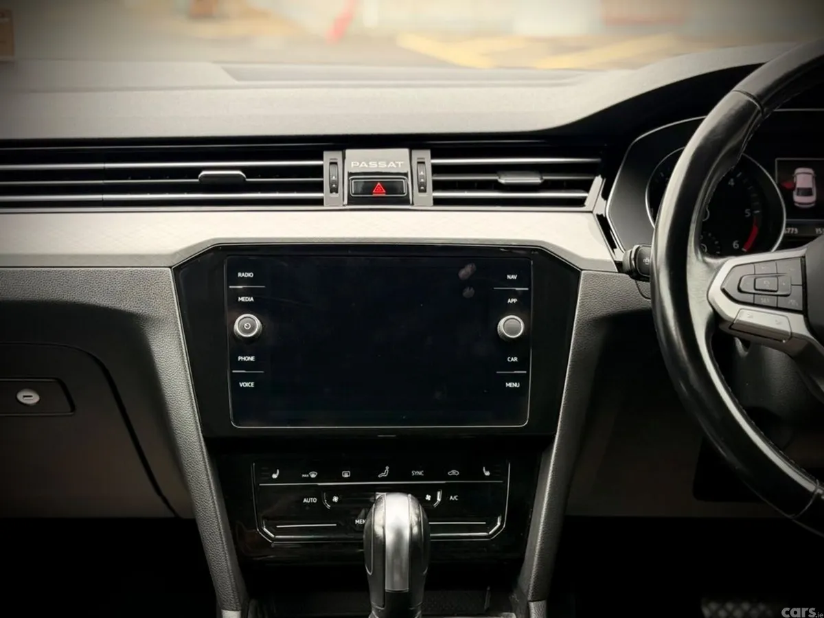 Volkswagen Passat Saloon, Diesel, 2020, Blue