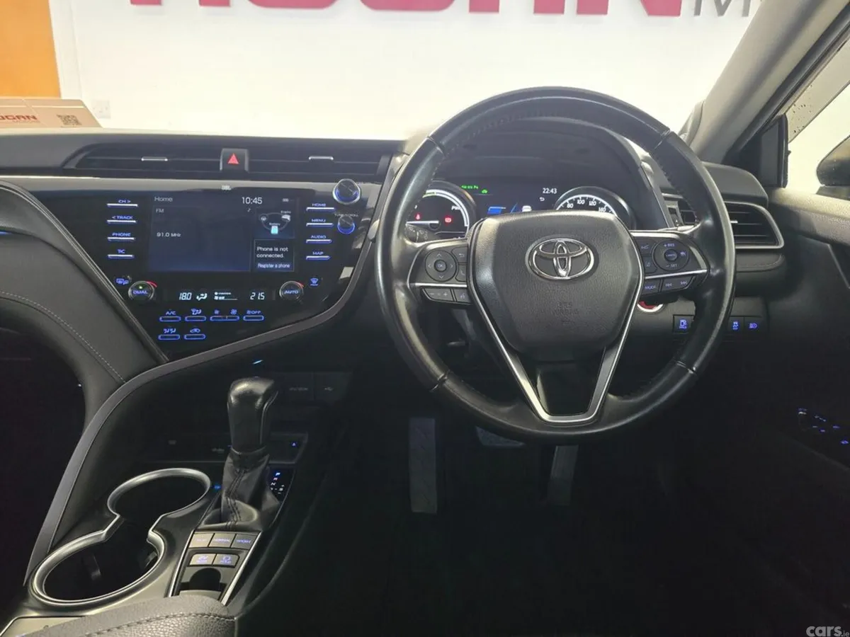Toyota Camry Saloon, Petrol Hybrid, 2020, Blue