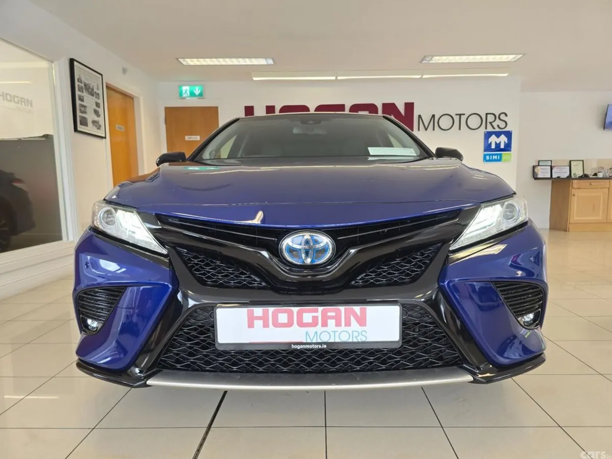 Toyota Camry Saloon, Petrol Hybrid, 2020, Blue