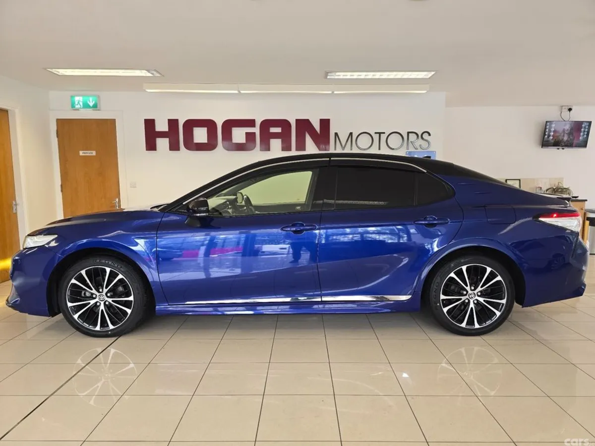 Toyota Camry Saloon, Petrol Hybrid, 2020, Blue