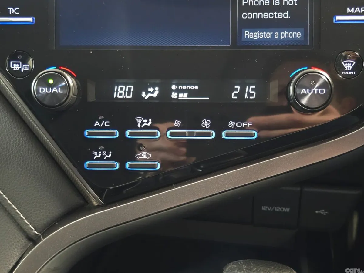 Toyota Camry Saloon, Petrol Hybrid, 2020, Blue