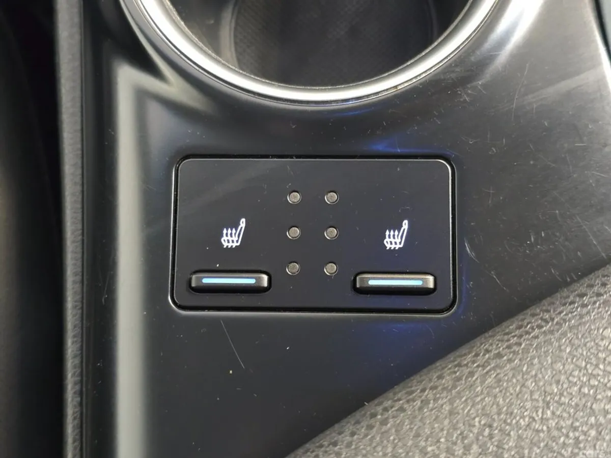 Toyota Camry Saloon, Petrol Hybrid, 2020, Blue