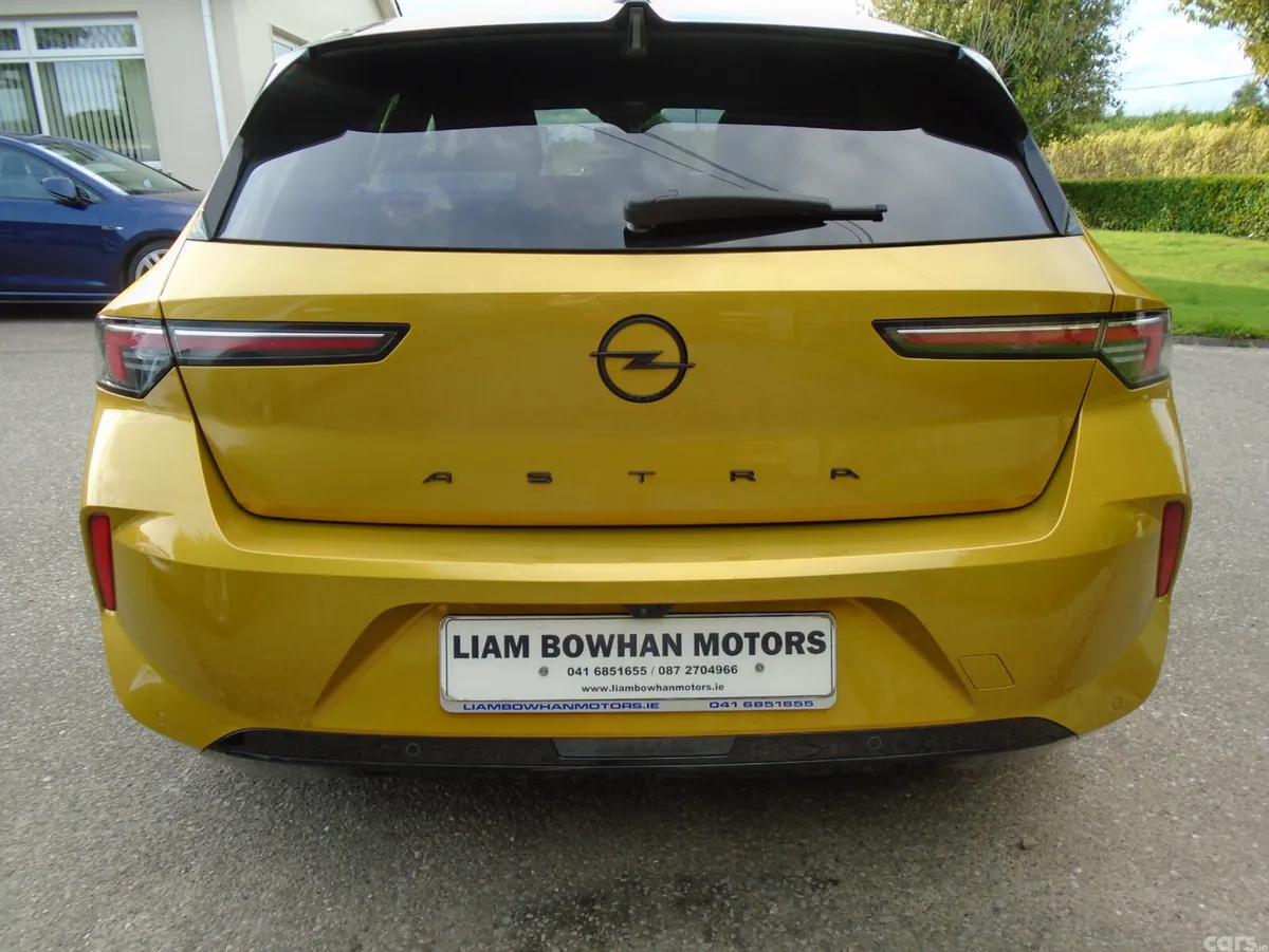 Opel Astra Hatchback, Diesel, 2022, Yellow